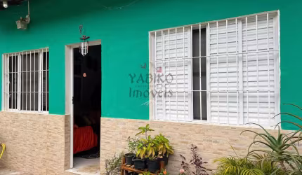 Casa em Világio, com piscina, com 02 dormitórios, 01 vaga.