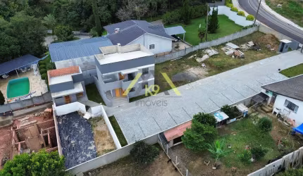 CASAS SOBREPOSTAS COM CHURRASQUEIRA NO PARQUE DO EMBU EM COLOMBO