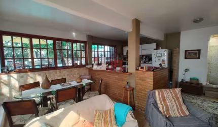 Casa Duplex 3 quartos com 2 suítes quintal - Pechincha - mini sítio Jacarepaguá - RJ