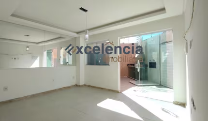 Casa duplex com 2 suítes, 87m2 de terreno, em Ipitanga!