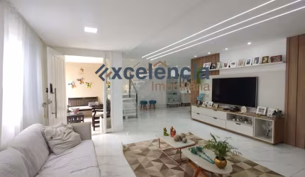Casa duplex com 4 suítes, 270m2 de terreno, em Stella Maris!