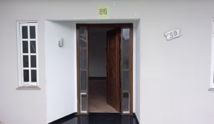 Casa - Próximo A Linha Verde -  Estuda apto como parte pgto.