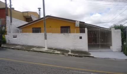 Casa  com 2 quartos para locaçao   No Bairro Xaxim