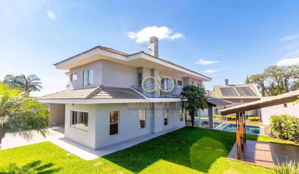 CASA COM PISCINA E ESPAÇO GOURMET EM SANTA FELICIDADE