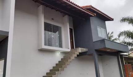 CASA SOBREPOSTA LADO PRAIA , EM FASE DE ACABAMENTO