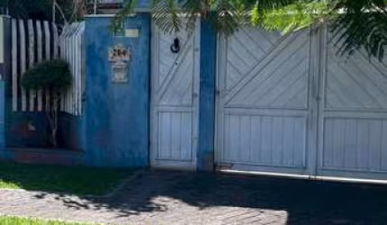 CASA COM ÓTIMA LOCALIZAÇÂO