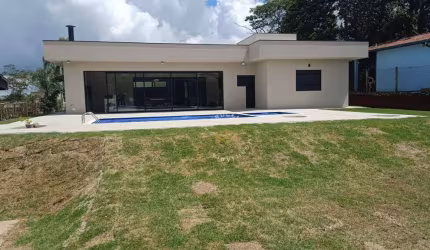 MARAVILHOSA CASA Á VENDA NO CLUBE DE CAMPO EM VALINHOS-SP