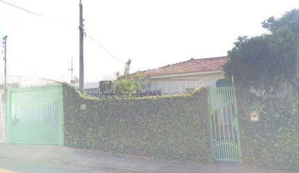 Casa de esquina com 2 suítes no Jardim Mercedes ao lado do Posto Ipiranga em São Carlos
