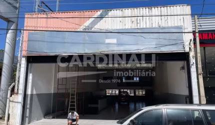 Balcão comercial na Avenida São Carlos com excelente localização
