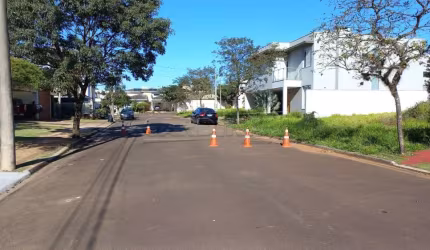 Belíssima  e moderna casa térrea no Condomínio Damha I  Casa nova de conceito aberto e ambientes integrados.