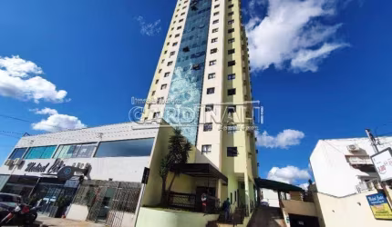 Comercial Sala / Salão com Condomínio em São Carlos