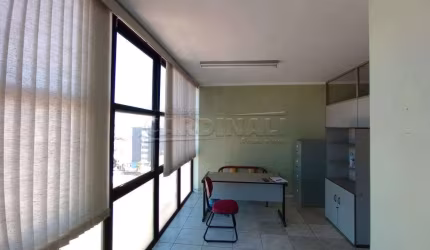 Comercial Sala / Salão com Condomínio em São Carlos