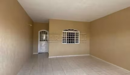 casa de três dormitórios na Vila Nossa Senhora de Fátima de São Carlos.