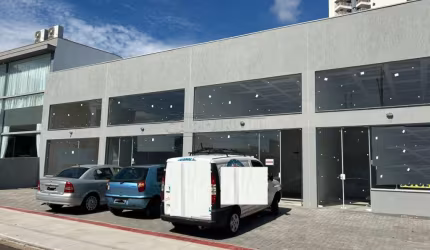 Salão comercial bem localizado