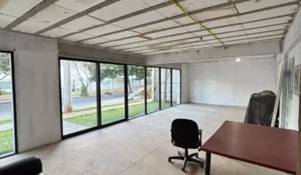 Comercial Sala / Salão com Condomínio em São Carlos
