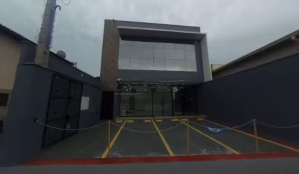 Frente para rua comércio térreo - área livre total aproximada 64m2, possui um banheiro e uma copa com ponte do ar condicionado pronta