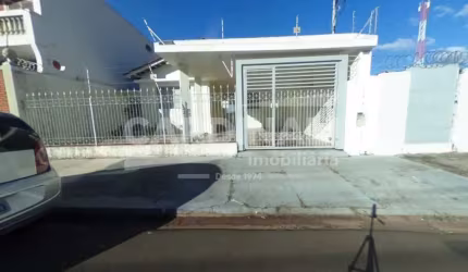 Casa com 2 dormitórios na Vila Lutfalla próxima a Sodimac Dicico em São Carlos