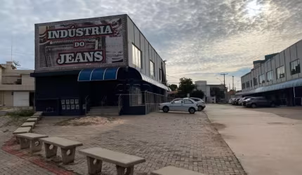 Comercial Sala / Salão com Condomínio em São Carlos