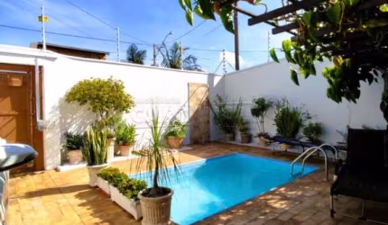 Casa para Aluguel: Charme e Piscina no São Benedito por R$2.500,00 + IPTU