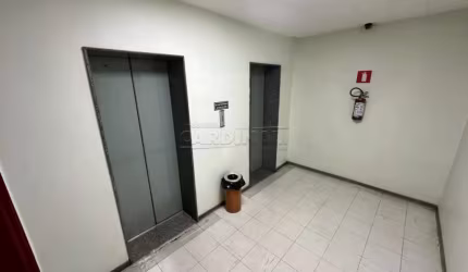 Comercial Sala / Salão com Condomínio em São Carlos
