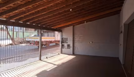 Salão comercial com sobrado residencial