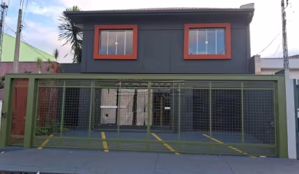 Salão comercial com sobrado residencial