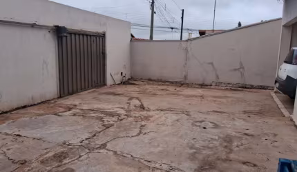 Casa com ótima localização