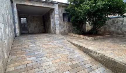 Casa com ótima localização