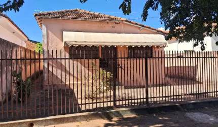Casa com ótima localização