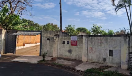 Casa com terreno grande