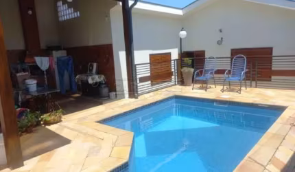 Casa térrea super espaçosa e com piscina à Venda próximo ao Taquaral.