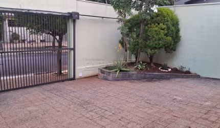 Casa com ótima localização
