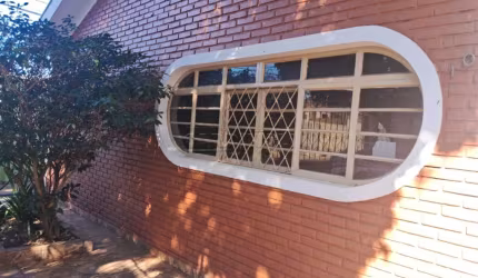 Casa com ótima localização
