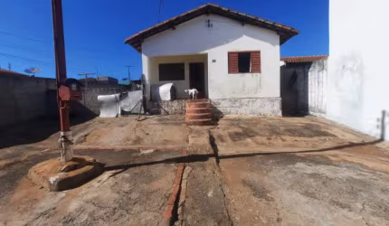Casa com Edícula à Venda no Jardim Mariana - R$310.000,00