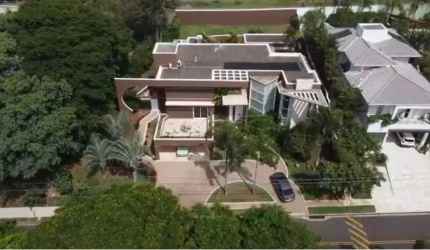 Belíssima Casa à venda no condomínio Loteamento Alphaville Campinas, com 630m2 de construção e 1030m2 de terreno.