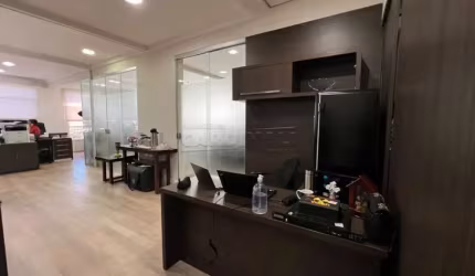 Venda de Sala Comercial com Condomínio no bairro Parque Faber Castell I em São Carlos/SP