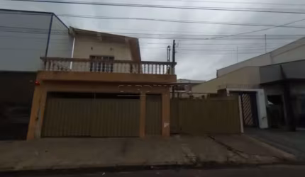 Casa e Barracão.