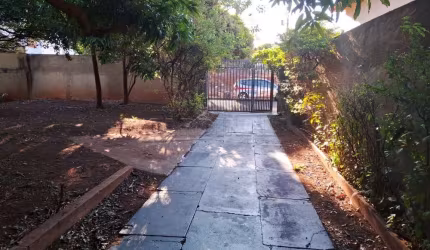 Casa com ótima localização