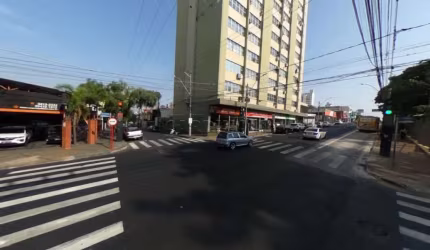 Comercial Sala / Salão com Condomínio em São Carlos