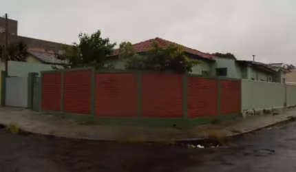 Casa de esquina com 3 dormitórios no Cidade Jardim próxima a USP em São Carlos