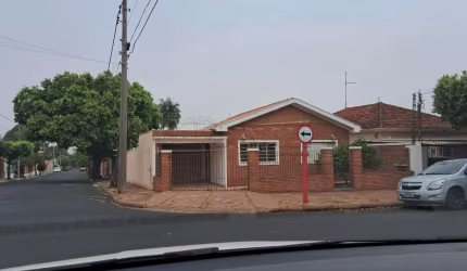 Casa de esquina com ótima localização, Residencial ou comercial