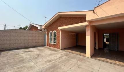 Casa bem localizada.