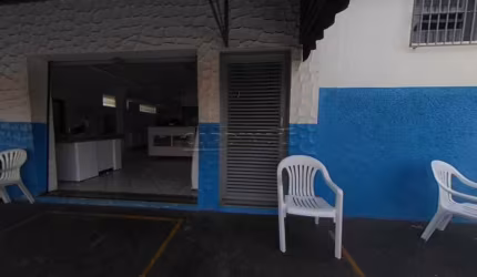 sala comercial com 2 salas, recepção e um banheiro.
