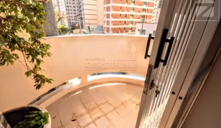 Apartamento à venda no bairro Centro em Campinas/SP, com 1 dormitório e 2 garagens.