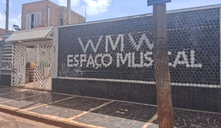 Casa com ótima localização, com potencial para comercial, ou residencial