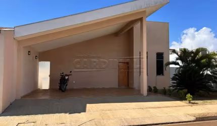 casa de três dormitórios sendo um suíte no Condomínio Eldorado.