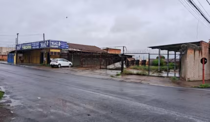 Salão comercial com ótima localização, Na rua principal do bairro, grande movimento