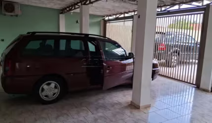 Casa com ótima localização, desocupada pronta para morar