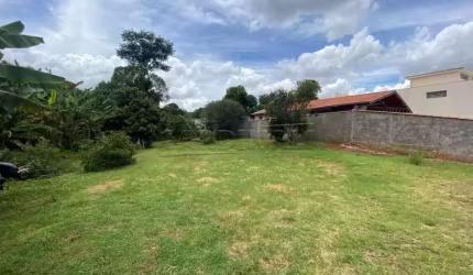 Área comercial com dois banheiros, 1 sala, 1 cozinha e um despejo no Cidade Jardim em São Carlos