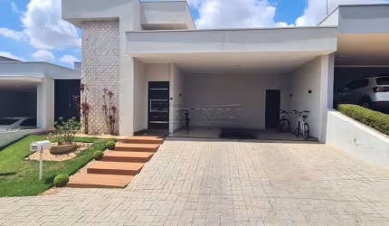 Linda casa no Condomínio Village Damha 2